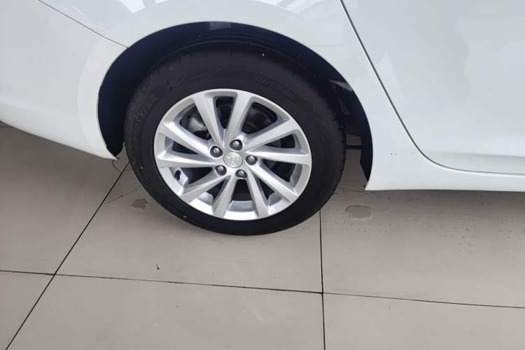 Used Buick Verano 2019 Sedan 15S Automatic Leading Model Right Rear Wheel Hub