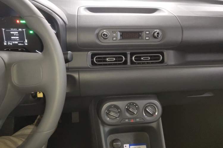 Used Wuling Hongguang New Energy 2025 Extended-Range Hybrid 50 km Utility Version
