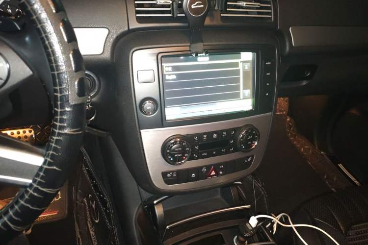 Used Mercedes-Benz R-Class 2015 R 320 4MATIC Luxury Model Audio And AC Panel