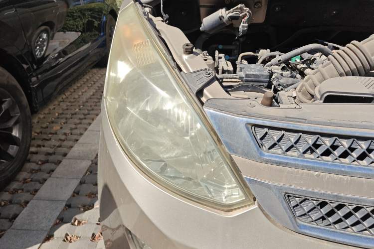 Used Wuling Rongguang V 2016 1.5L Standard Version Right Front Headlight