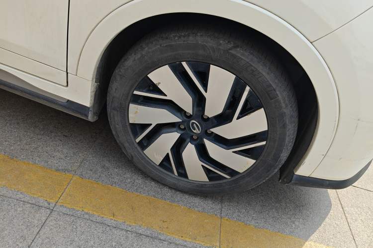 Used AION Trumpchi GE3 2018 530 Internet Premium Edition Right Front Wheel Hub