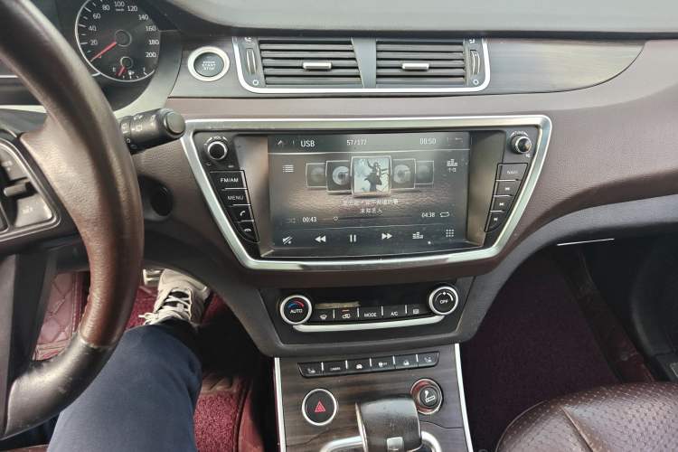 Used Land X7 2015 2.0T Panoramic Prestige Edition