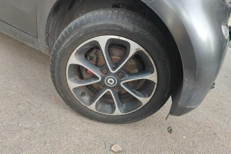 Used smart fortwo 2015 1.0L 52 kW Hardtop Passion Edition Right Front Wheel Hub