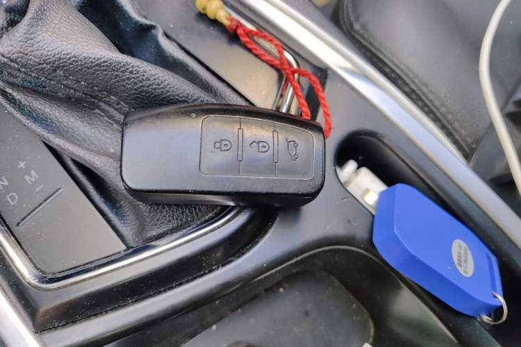 Used JMC Yusheng S350 2013 2.4T Automatic 2WD Diesel Luxury Edition 5 Seats