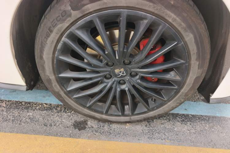 Used BYD Han 2020 EV Long-Range Luxury Model Right Front Wheel Hub