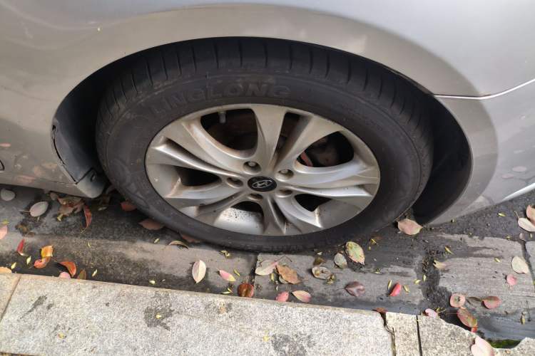 Used Hyundai Sonata 2011 2.0L Automatic Luxury Edition
