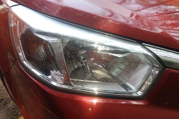 Used Venucia R50 2015 1.6L Automatic Fashion Edition
