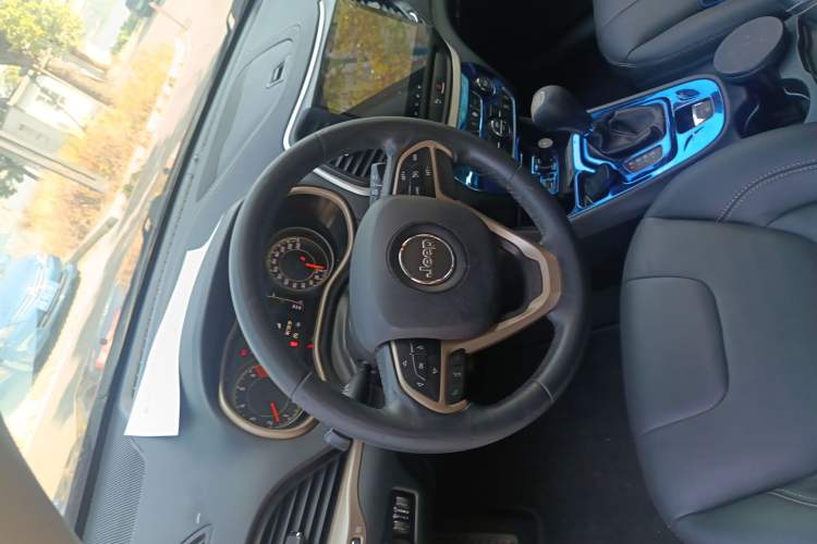 Used Jeep Cherokee 2016 2.4L Leading Edition
