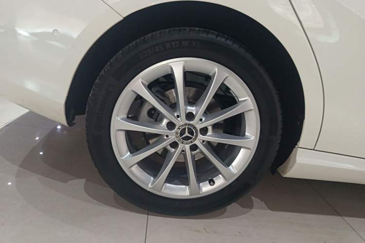 Used Mercedes-Benz B-Class 2019 B 200 Fashion Model Right Rear Wheel Hub