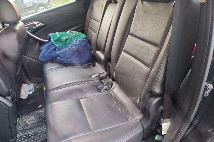 Used JMC Yusheng S350 2013 2.4T Automatic 2WD Diesel Luxury Edition 5 Seats
