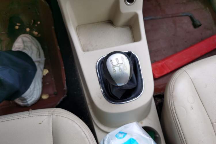 Used Dongfeng Fengon 370 2016 1.5L Manual Elite Home Edition 7-Seater
