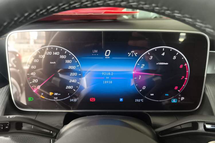 Used Mercedes-Benz GLC 2024 GLC 260 L 4MATIC Luxury Model 5 Seats