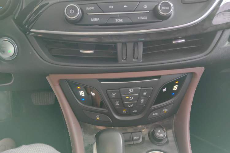 Used Buick Envision 2016 28T Four-Wheel Drive Elite Version Audio And AC Panel