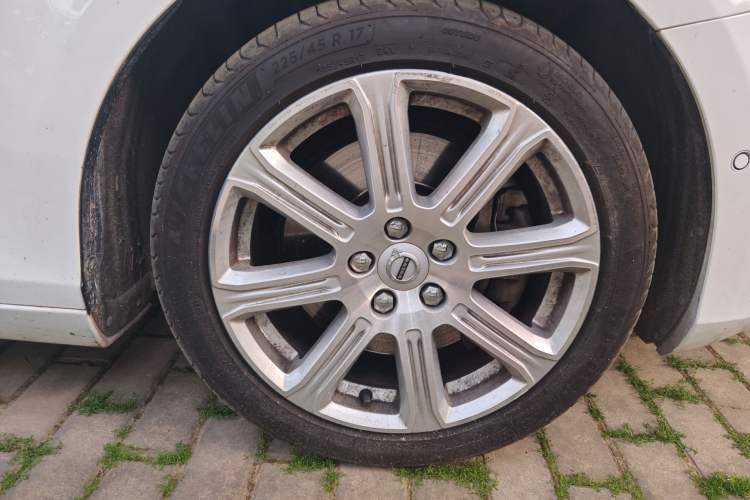 Used Volvo V40 2018 T3 Zhiya Edition
