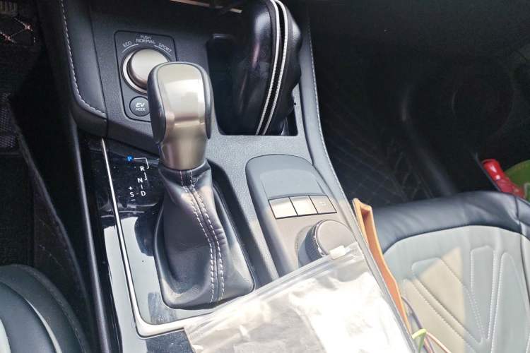 Used Lexus ES 2015 300h Comfort Edition