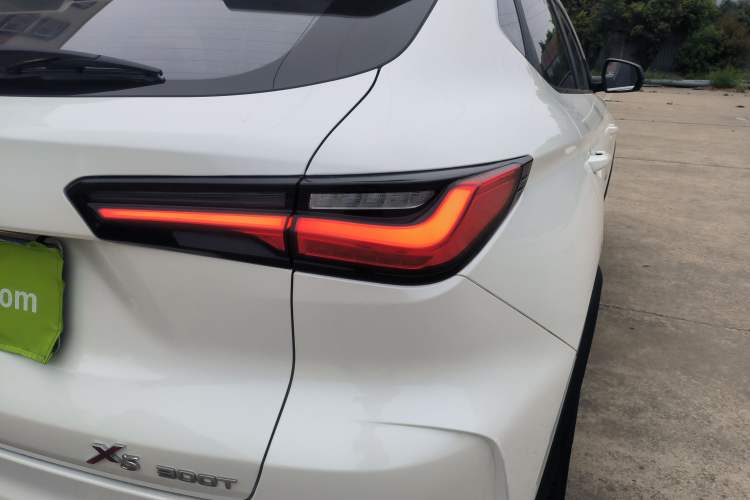 Used CHANGAN OSHAN X5 2021 1.5T DCT Prestige Edition Right Rear Taillight