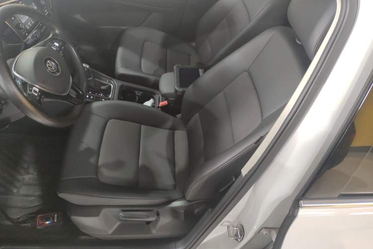 Used Volkswagen Golf Sportsvan 2018 230TSI Automatic Trend Edition
