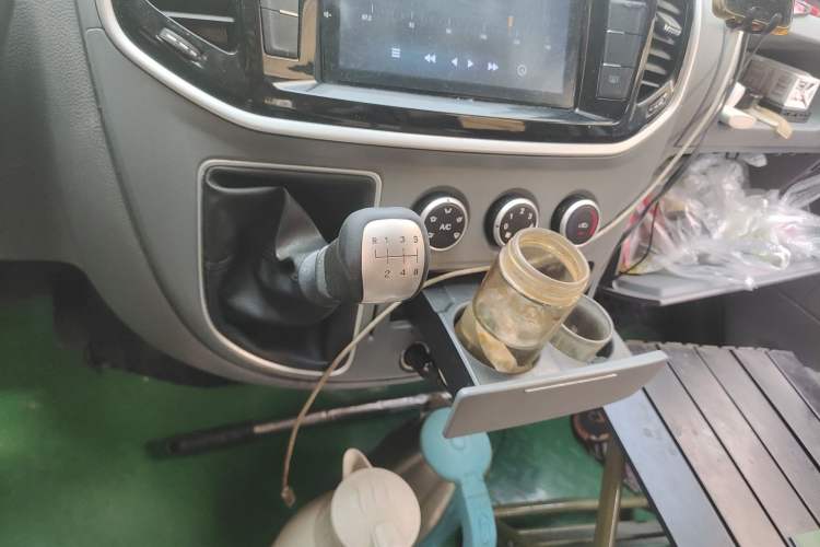 Used SAIC MAXUS Xintu V80 2021 2.0T PLUS Manual All-Around King Short Wheelbase Mid-Roof Variant—5/6/7/8/9-Seater
