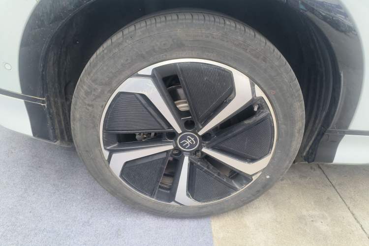 Used BYD Song L EV 2025 Intelligent Driving Version 662 km LiDAR Excellence Edition
