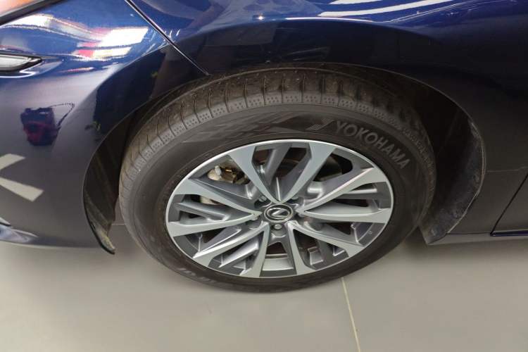 Used Lexus ES 2022 200 Excellence Edition Left Front Wheel Hub