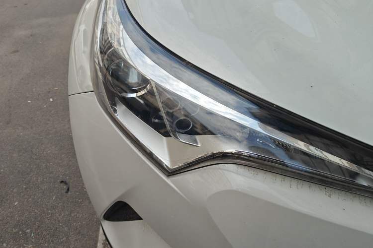 Used Toyota IZOA 2020 2.0L Enjoy Edition Right Front Headlight