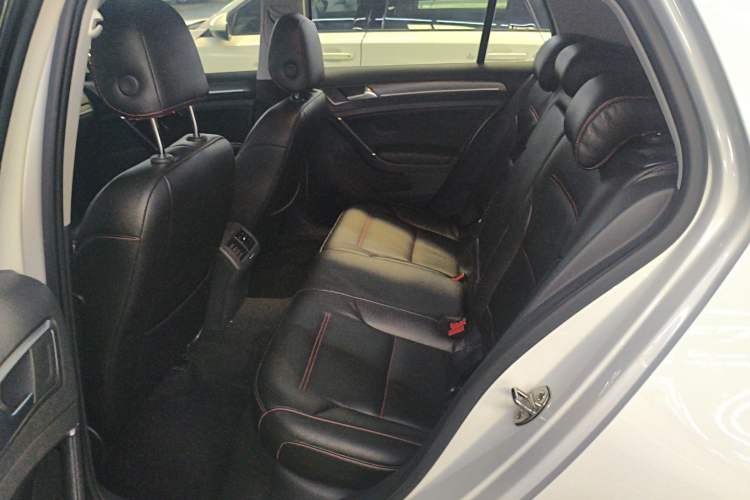 Used Volkswagen Golf 2016 1.6L Automatic Comfort Model Left Rear Seat