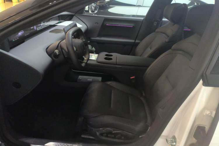 Used Avatr 06 2025 Max All-Electric Version