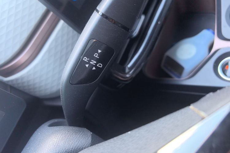 Used SOL E10X 2021 302 km Range Luxury Version 31.4 kWh Gear Lever