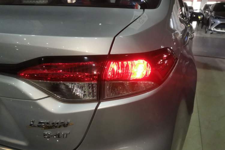 Used Toyota Levin 2019 185T CVT Luxury Edition China VI Standard Right Rear Taillight