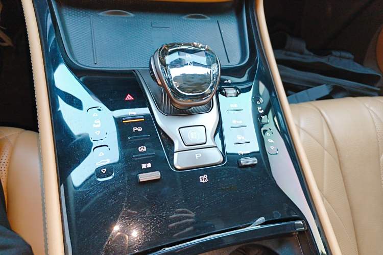 Used Denza D9 2022 EV 600 Four-Wheel Drive Flagship Model