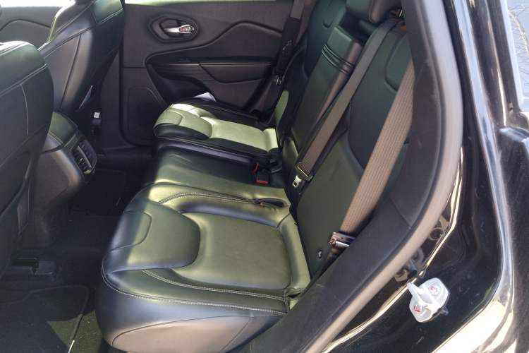 Used Jeep Cherokee 2016 2.4L Leading Smart Version Left Rear Seat