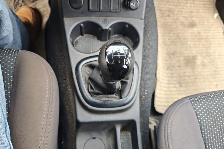 Used Dongfeng Fengon 330 2014 1.5L Manual Utility Version DK15 Gear Lever