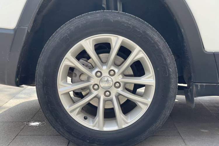 Used Jeep Cherokee 2019 2.0T Two-Wheel Drive Smart Enjoyment Version China VI
