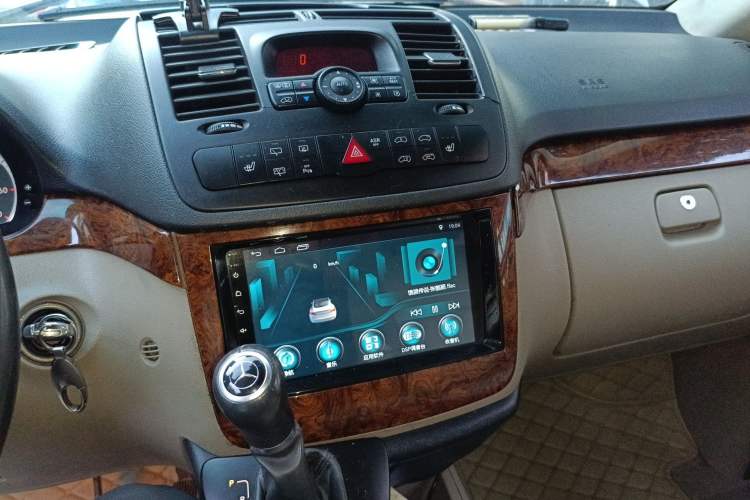 Used Mercedes-Benz Viano 2011 2.5L Prestige Edition Audio And AC Panel