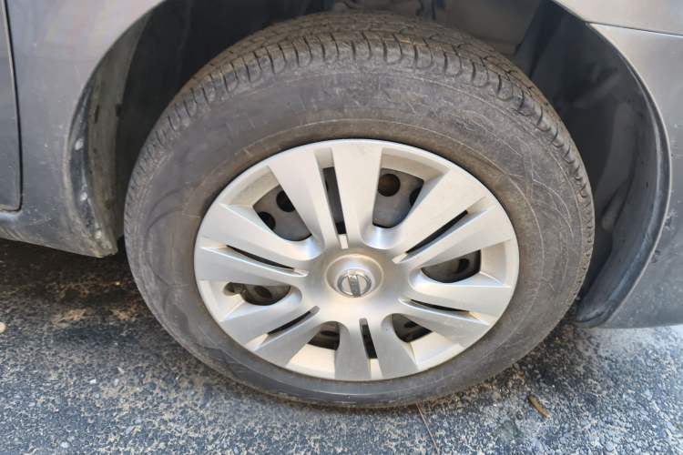 Used Nissan Livina 2015 1.6XE Manual Comfort Edition Right Front Wheel Hub