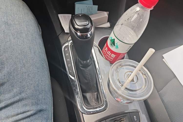 Used Chevrolet Cruze 2017 1.5L Automatic Pioneer Sunroof Edition Gear Lever