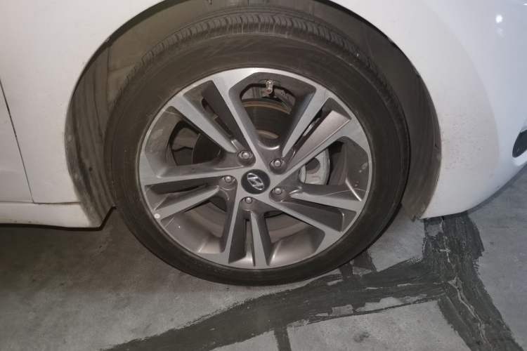 Used Hyundai Elantra (6th Generation / Lingdong) 2016 1.6L Automatic ZhiXuan – Elite Version Right Front Wheel Hub