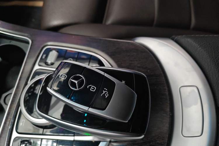 Used Mercedes-Benz GLC 2019 Facelift GLC 260 L 4MATIC Luxury Model Vehicle Key