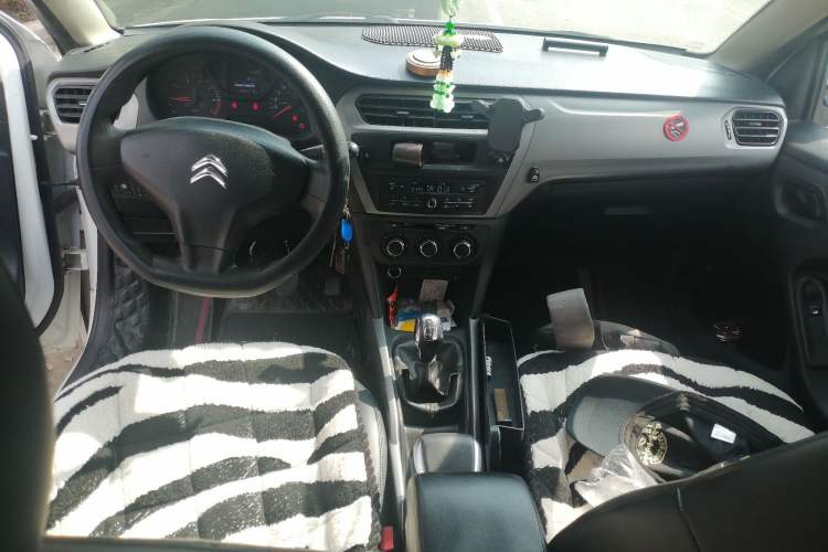 Used Citroen Elysee 2014 1.6L Manual Fashion Model CNG Center Console