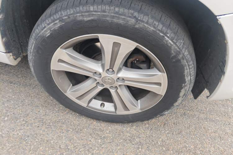 Used Toyota Highlander 2011 2.7L Two-Wheel Drive 5-Seater Sport Edition Right Front Wheel Hub