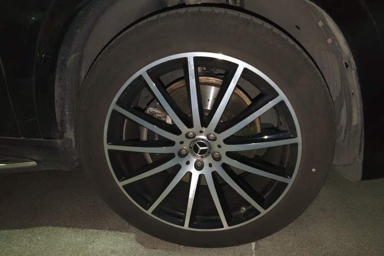 Used Mercedes-Benz GLS  Right Front Wheel Hub