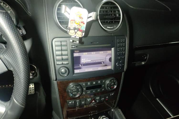 Used Mercedes-Benz M-Class 2010 ML 350 4MATIC Luxury Model Audio And AC Panel