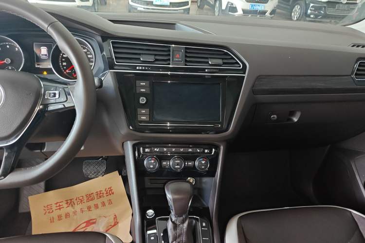 Used Volkswagen Tiguan L 2018 Facelift 330TSI Automatic Two-Wheel Drive Luxury Edition Audio And AC Panel