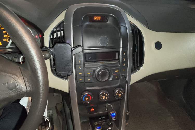 Used Baojun 630 2013 1.5L manual Entry-level trim