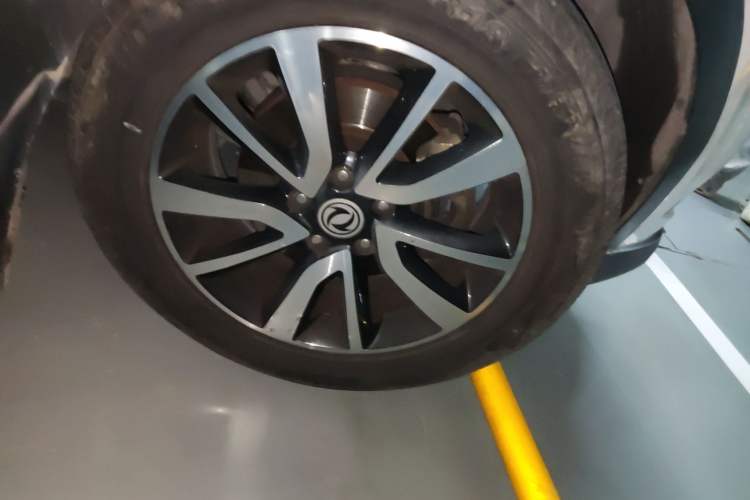 Used Dongfeng Fengon 580 2017 1.5T CVT Luxury Model Right Front Wheel Hub