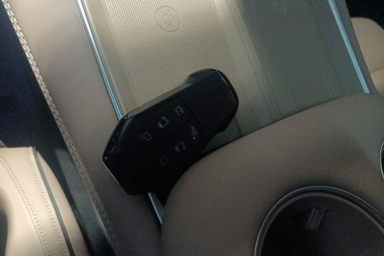 Used XPeng X9 2024 640 All-Wheel Drive High-Performance Max
