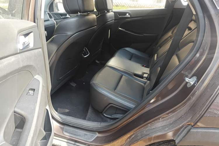 Used Hyundai Tucson 2015 2.0L Automatic Two-Wheel Drive Smart Version
