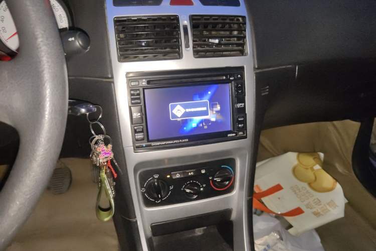 Used Peugeot 307 2010 Hatchback 1.6L Manual Comfort Edition Audio And AC Panel