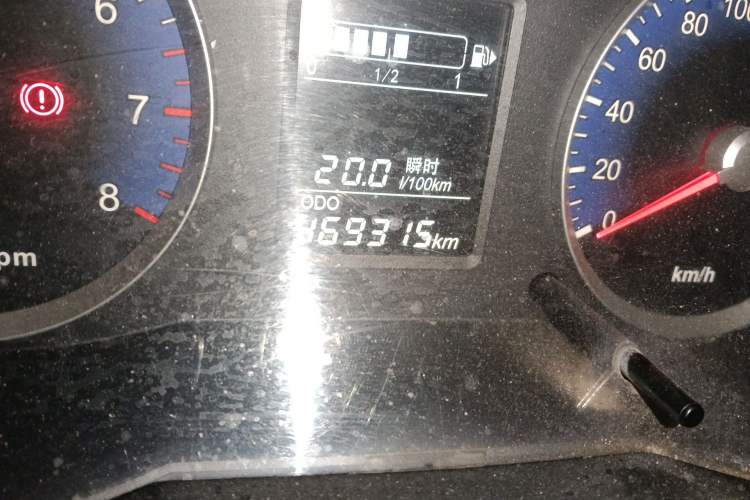 Used Venucia R50 2015 1.6L Manual Fashion Edition Odometer Close Up