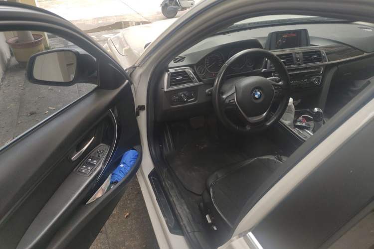 Used BMW 3 Series 2016 320Li Ambition Model
